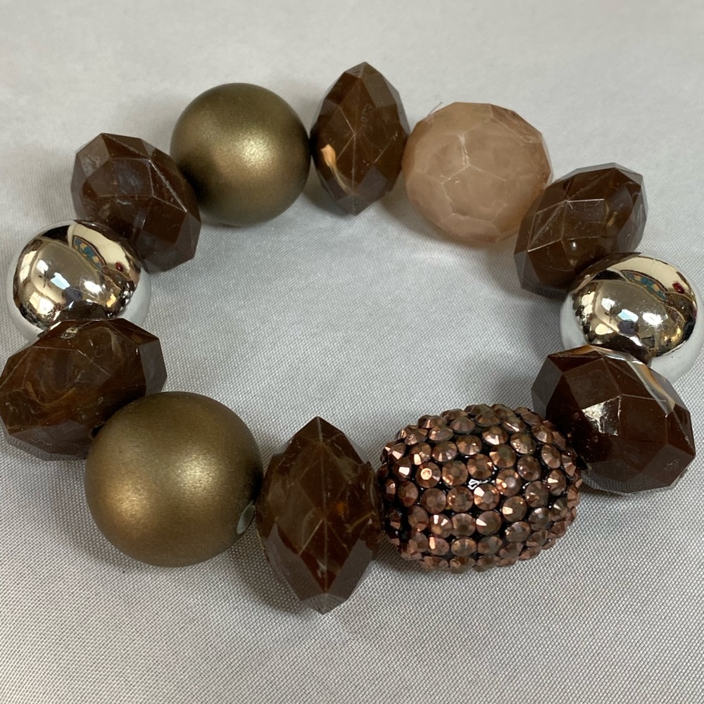 Group of chunky funky neutral stretch bracelets - Picture 6 of 12